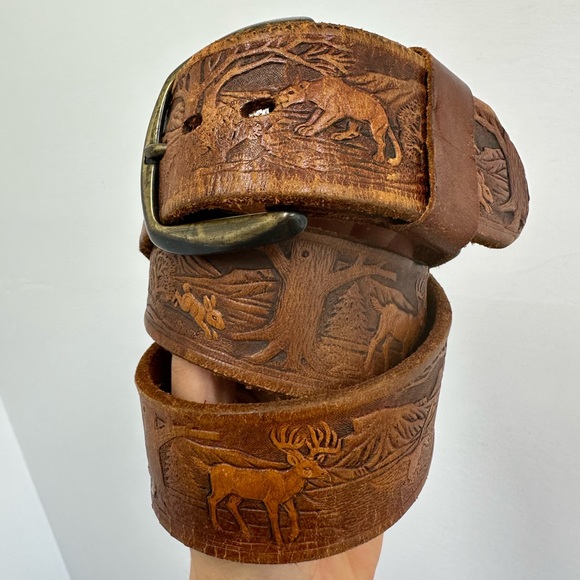 Vintage Accessories - ⛔️SOLD⛔️Vintage Brown Leather Embossed Animal Woodland Theme Adjustable Belt Siz